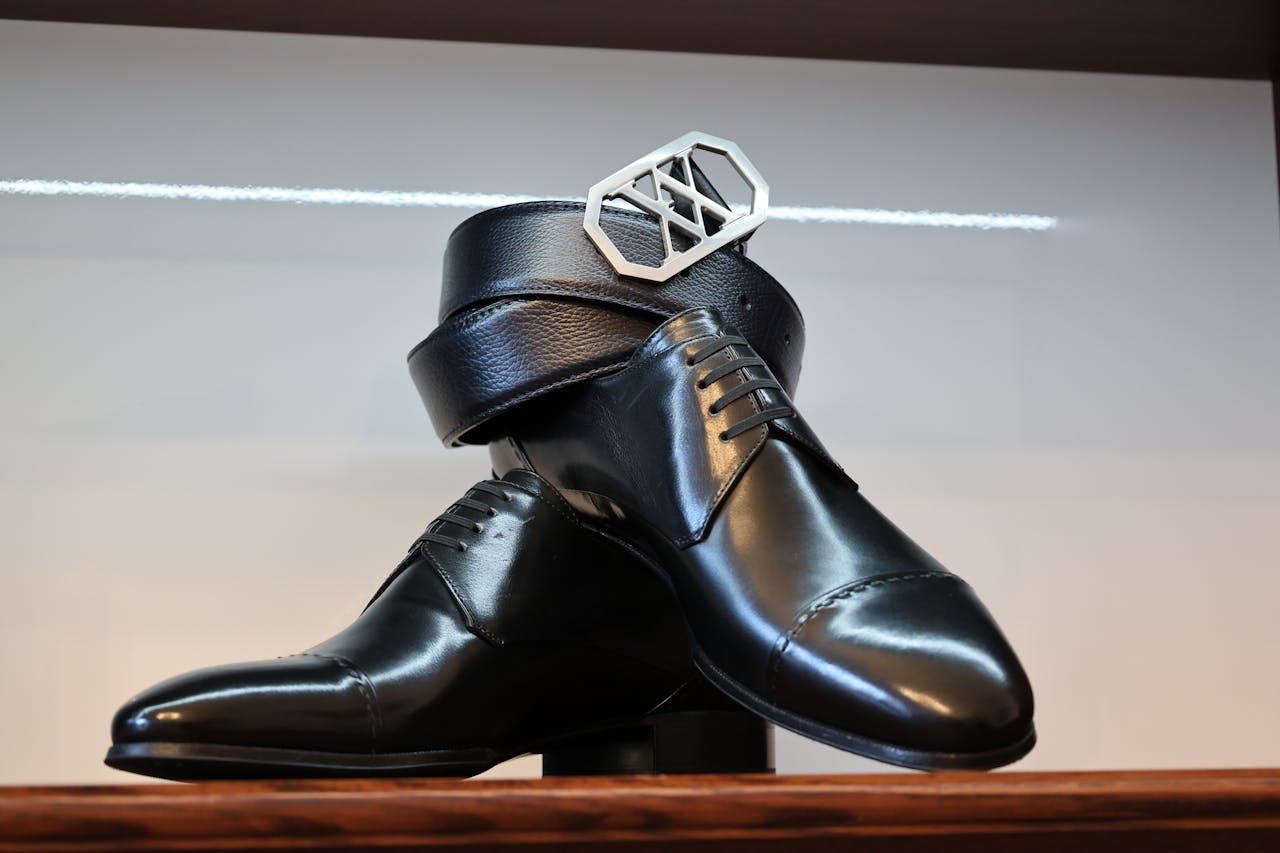 digital-01 Classic black leather shoes paired with a matching belt in a stylish arrangement.